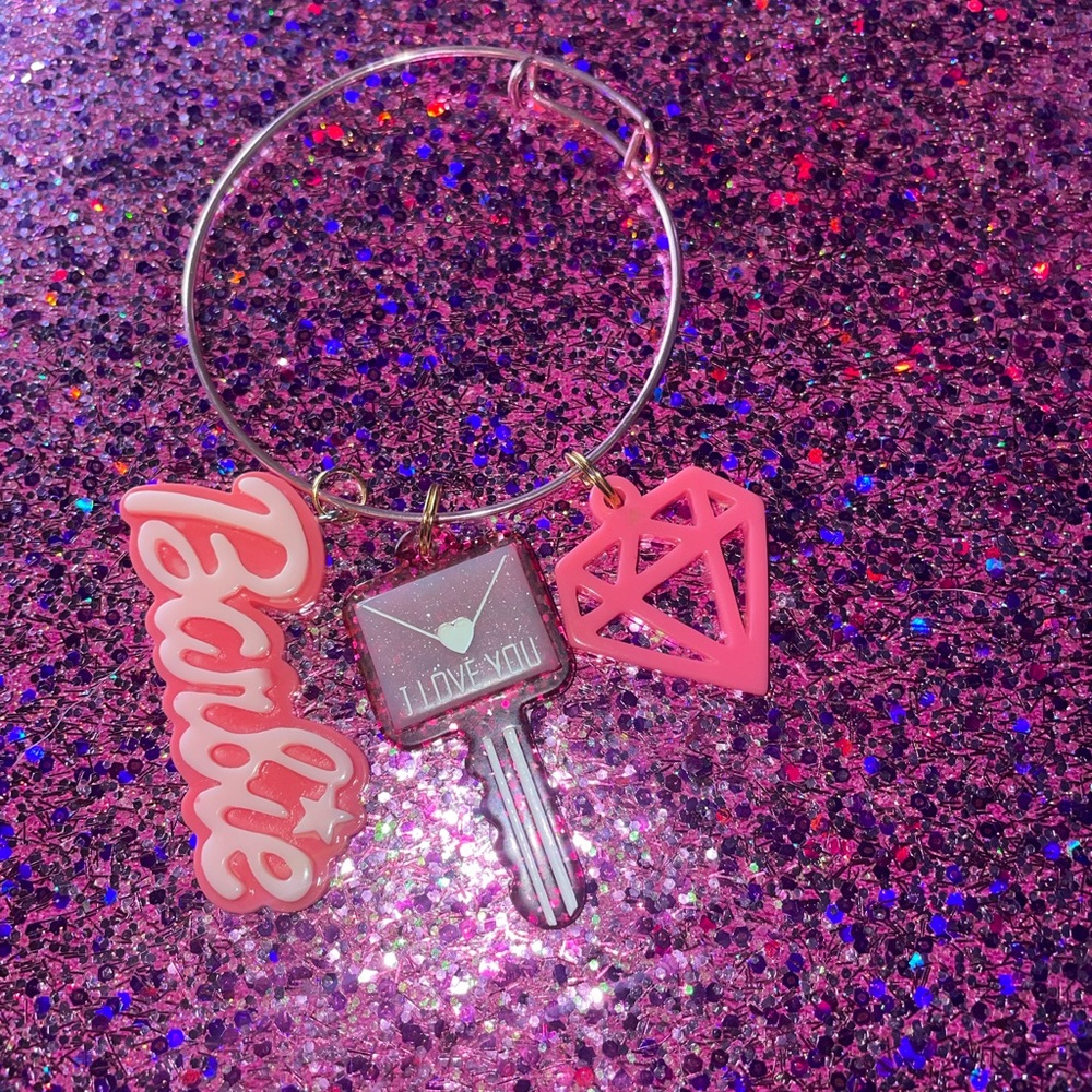 Pretty in pink bangles 💗